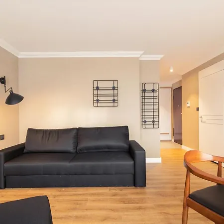 Grand - Prestigious Victoria Apartment