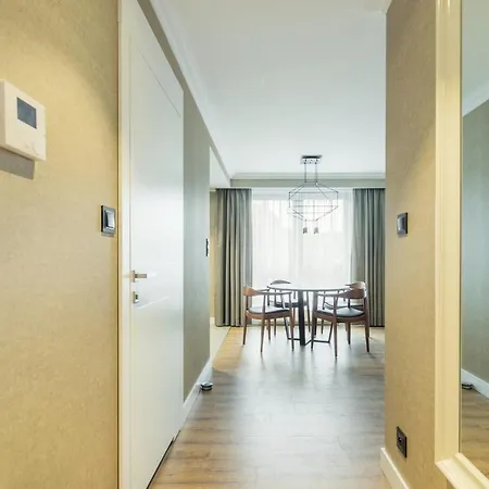 Grand - Prestigious Victoria Апартаменти *