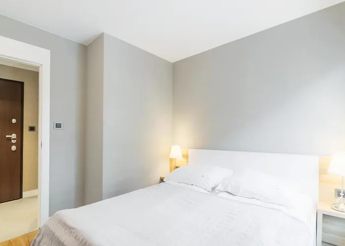 Grand - Prestigious Victoria Апартаменти *