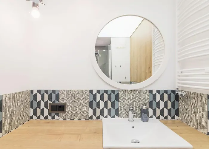 Grand - Prestigious Victoria Апартаменти *